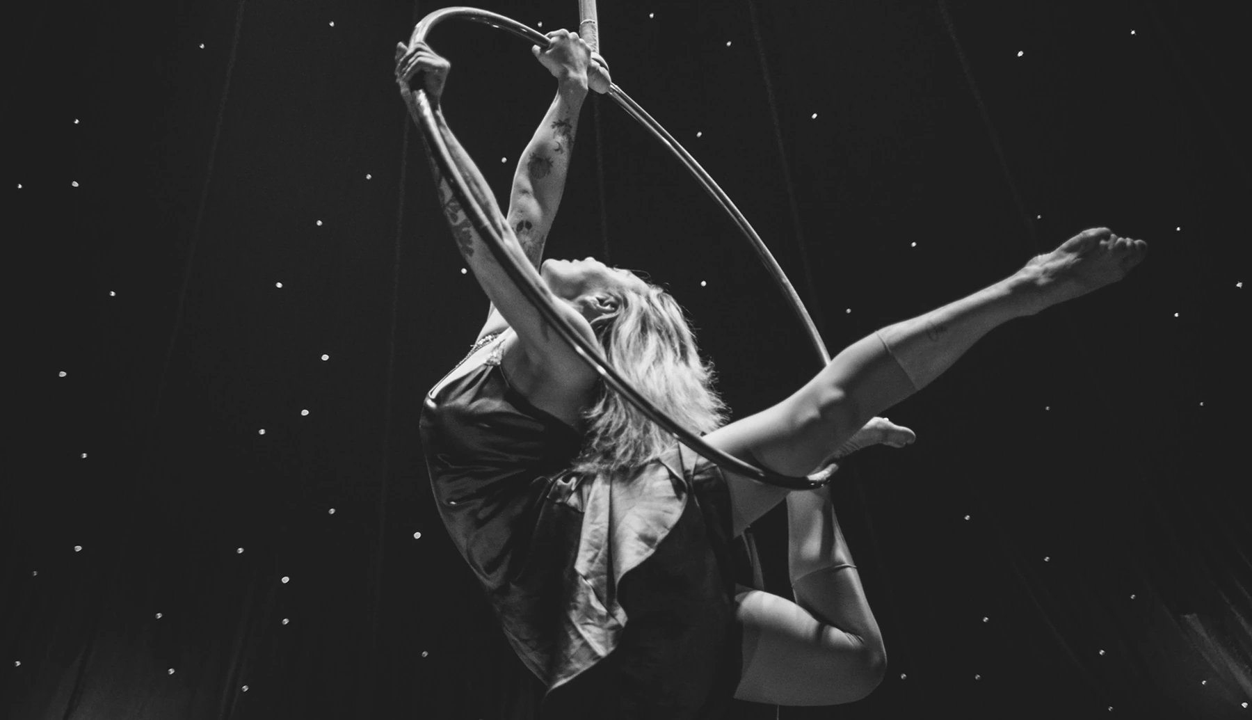 Manda Rydman performing Aerial Hoop.